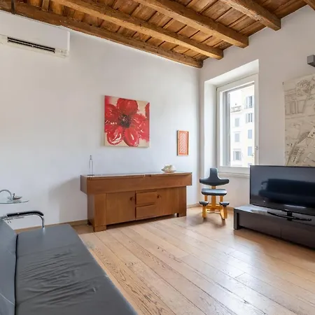 Modern In Campo De Fiori Apartment